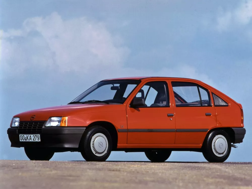 Автомобиль Opel Kadett E Хэтчбек (5 дверей)
