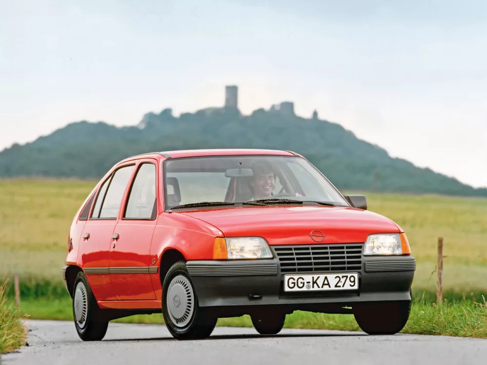 Автомобиль Opel Kadett E Хэтчбек (5 дверей)