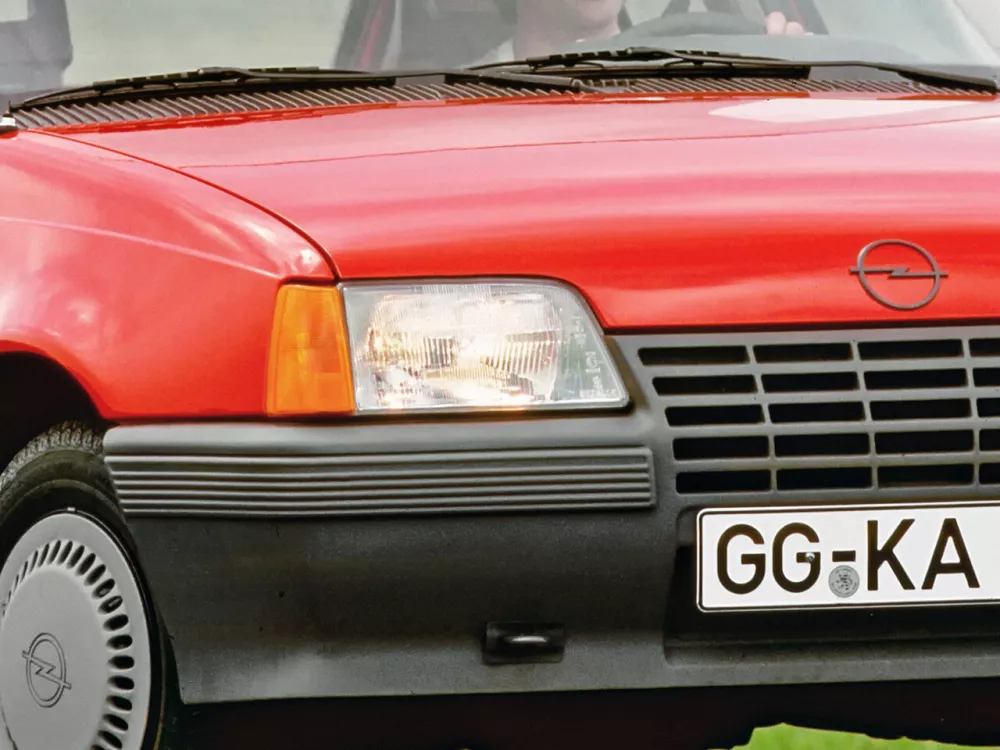 Автомобиль Opel Kadett E Хэтчбек (5 дверей)