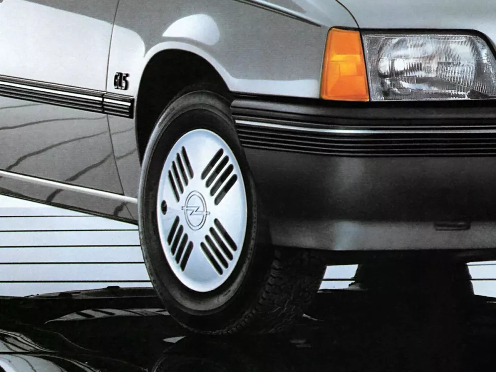 Автомобиль Opel Kadett E Хэтчбек (5 дверей)