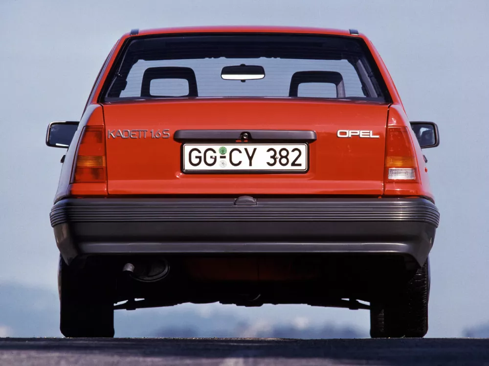 Автомобиль Opel Kadett E Седан