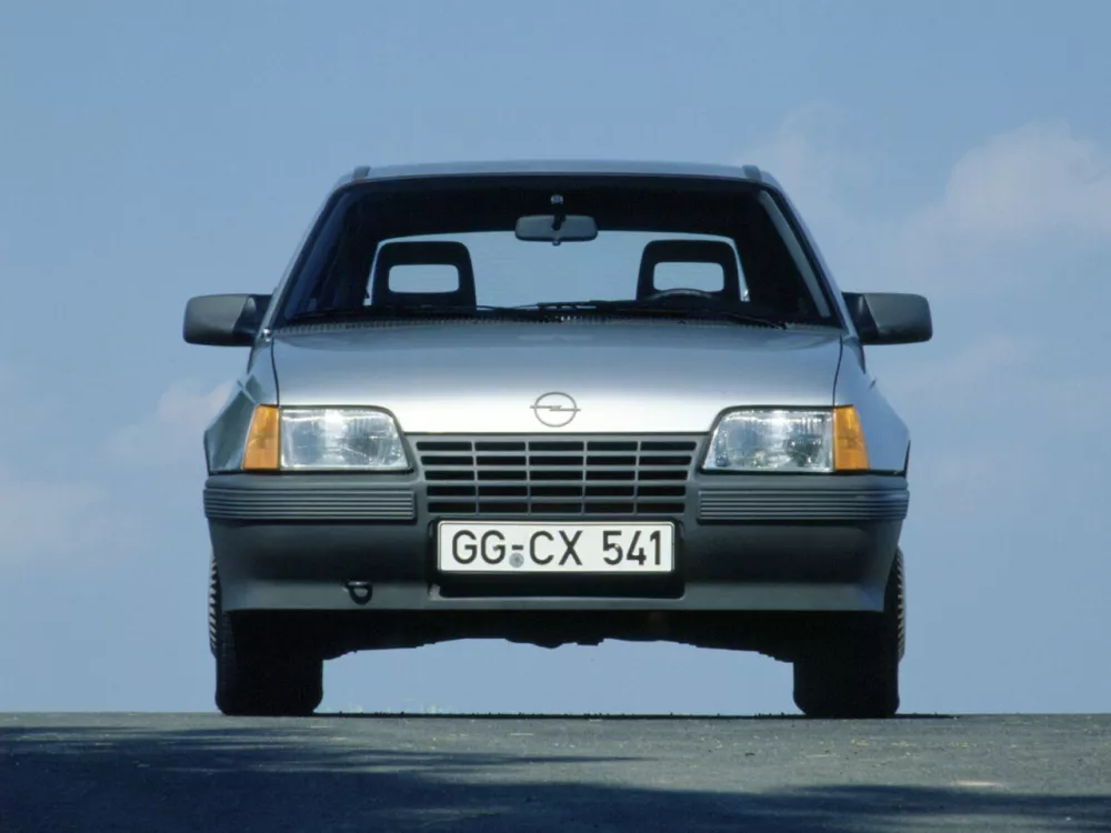 Автомобиль Opel Kadett E Хэтчбек (3 двери)