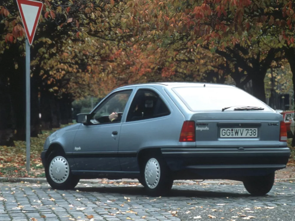 Автомобиль Opel Kadett E Хэтчбек (3 двери)