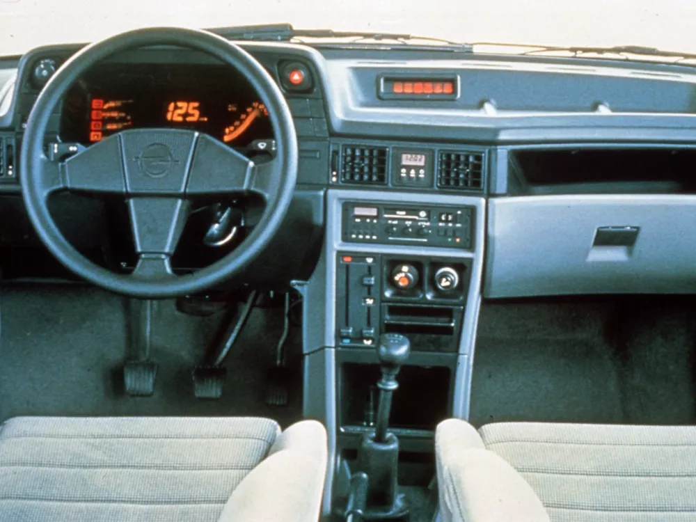 Автомобиль Opel Kadett E Хэтчбек (3 двери)