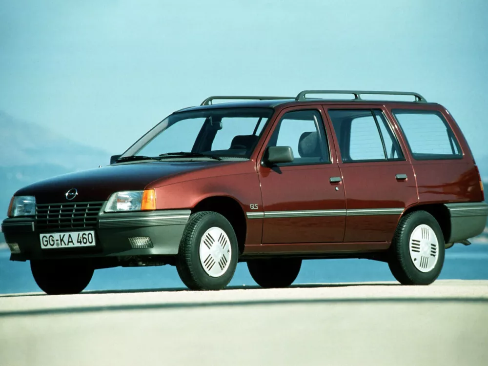 Автомобиль Opel Kadett E Универсал (5 дверей)