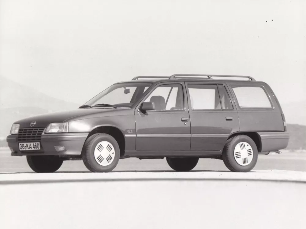 Автомобиль Opel Kadett E Универсал (5 дверей)