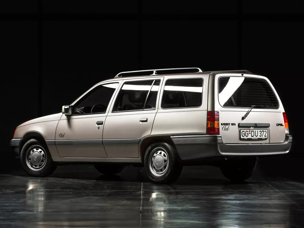 Автомобиль Opel Kadett E Универсал (5 дверей)