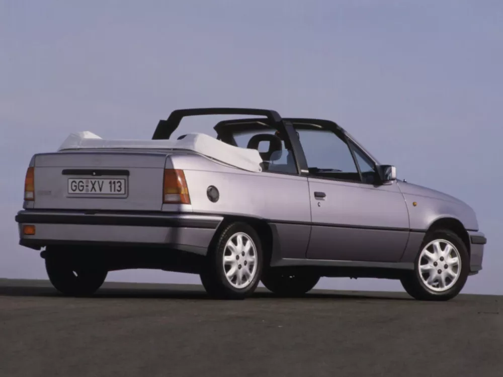 Автомобиль Opel Kadett E Кабриолет