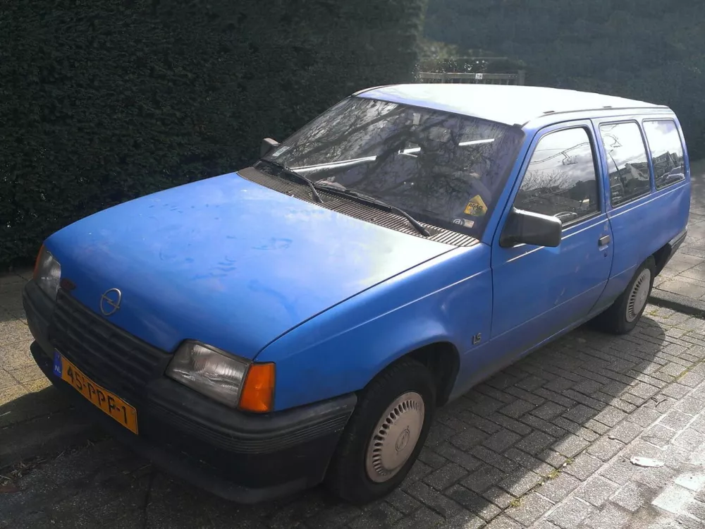 Автомобиль Opel Kadett E Универсал (3 двери)