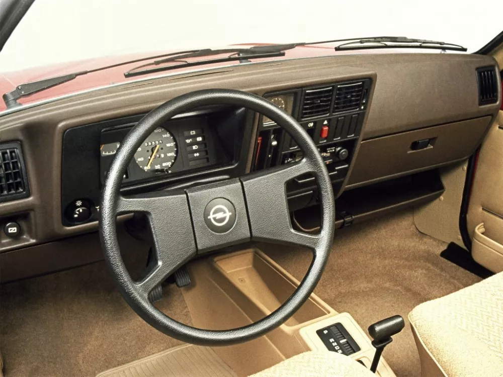 Автомобиль Opel Kadett D Универсал (5 дверей)