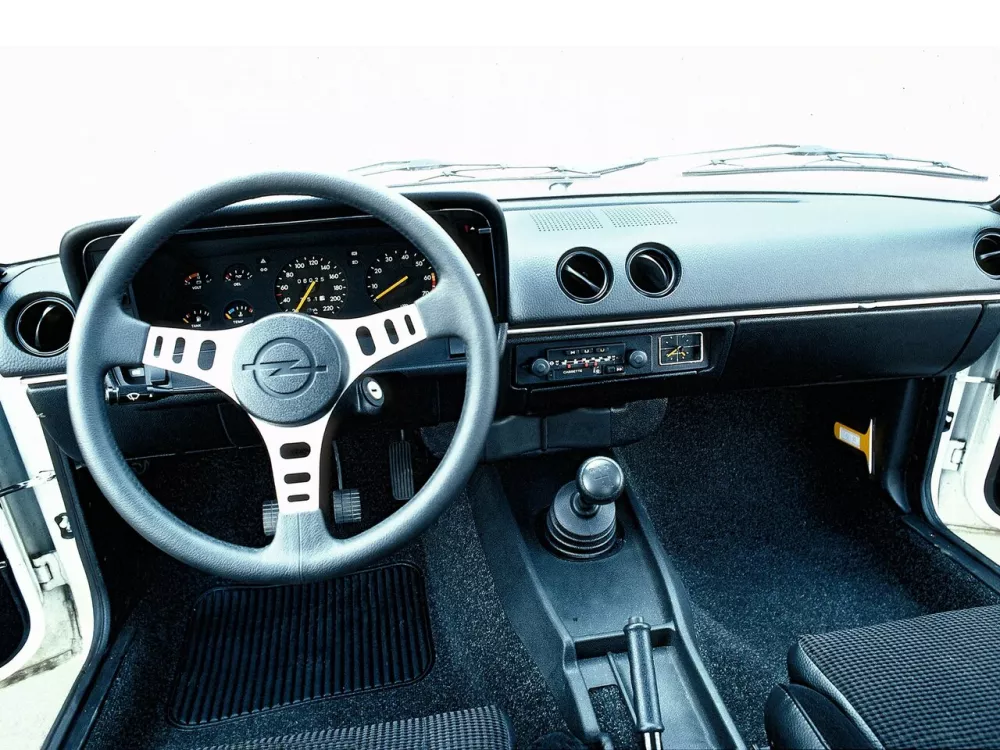 Автомобиль Opel Manta B Купе