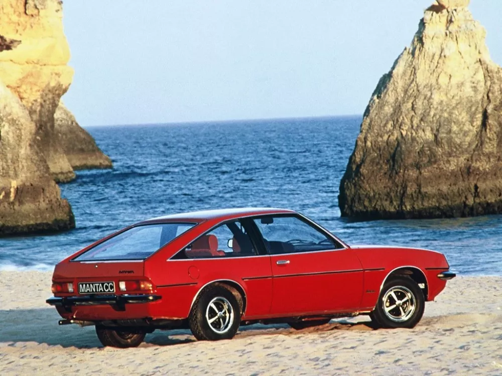 Автомобиль Opel Manta B Хэтчбек (3 двери)