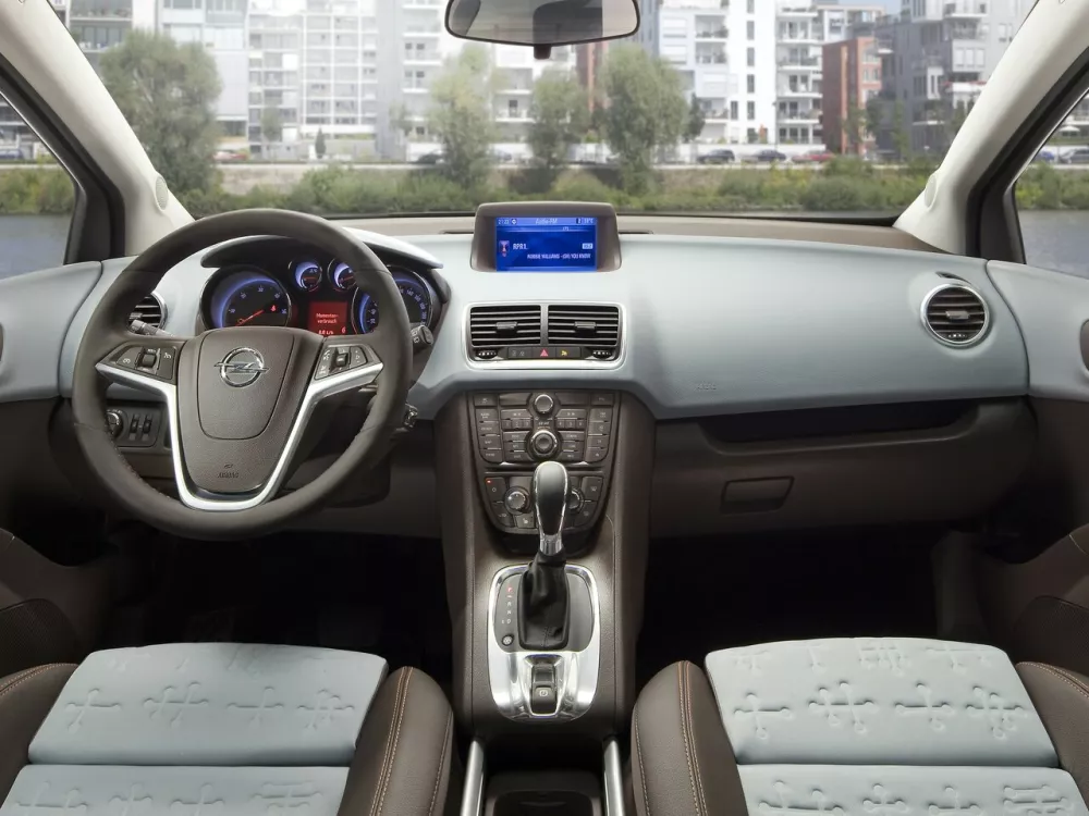 Автомобиль Opel Meriva B Компактвэн