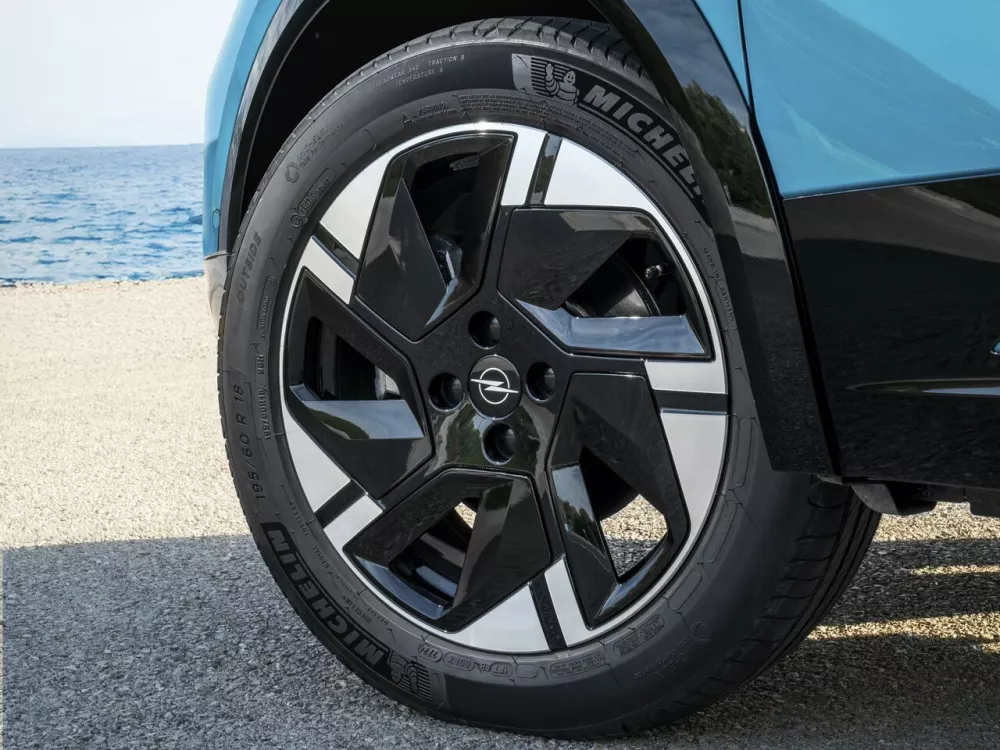 Автомобиль Opel Mokka II Рестайлинг Внедорожник (5 дверей)