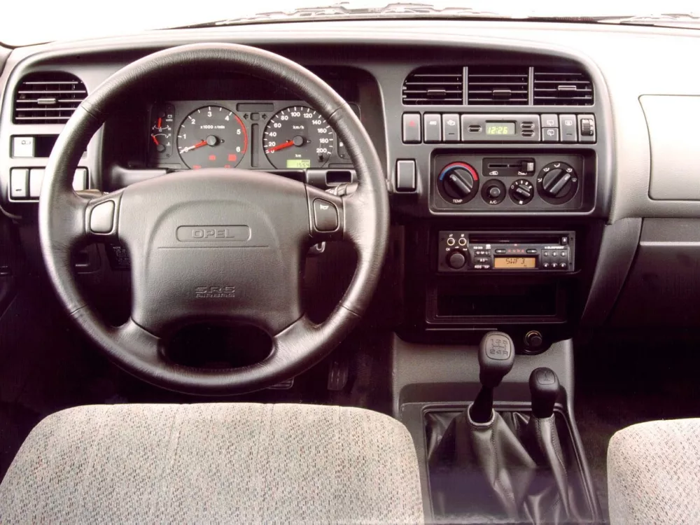 Автомобиль Opel Monterey A Внедорожник (3 двери)