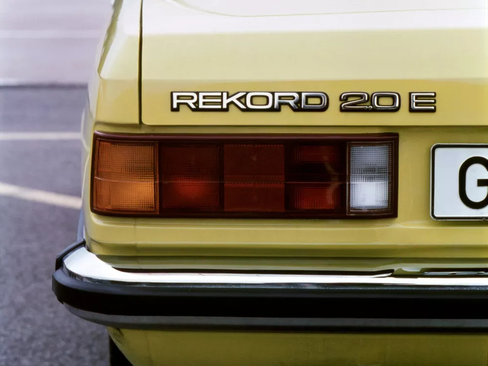 Автомобиль Opel Rekord E Седан