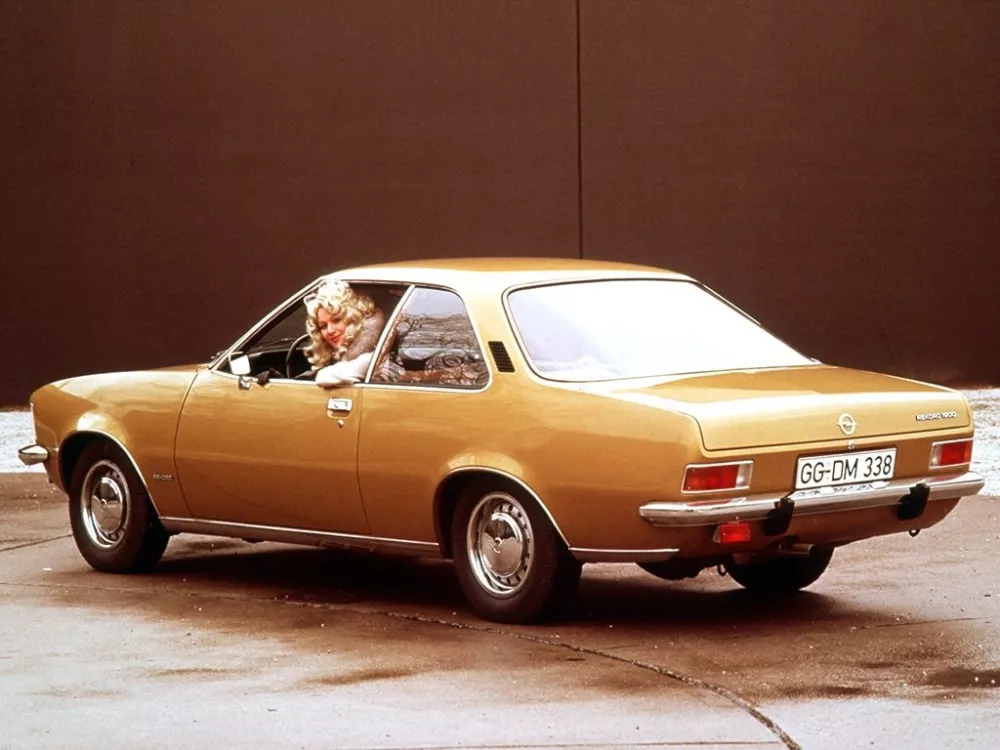 Автомобиль Opel Rekord D Купе