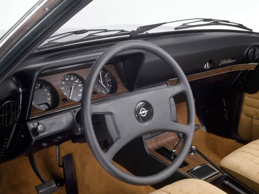 Автомобиль Opel Rekord D Купе