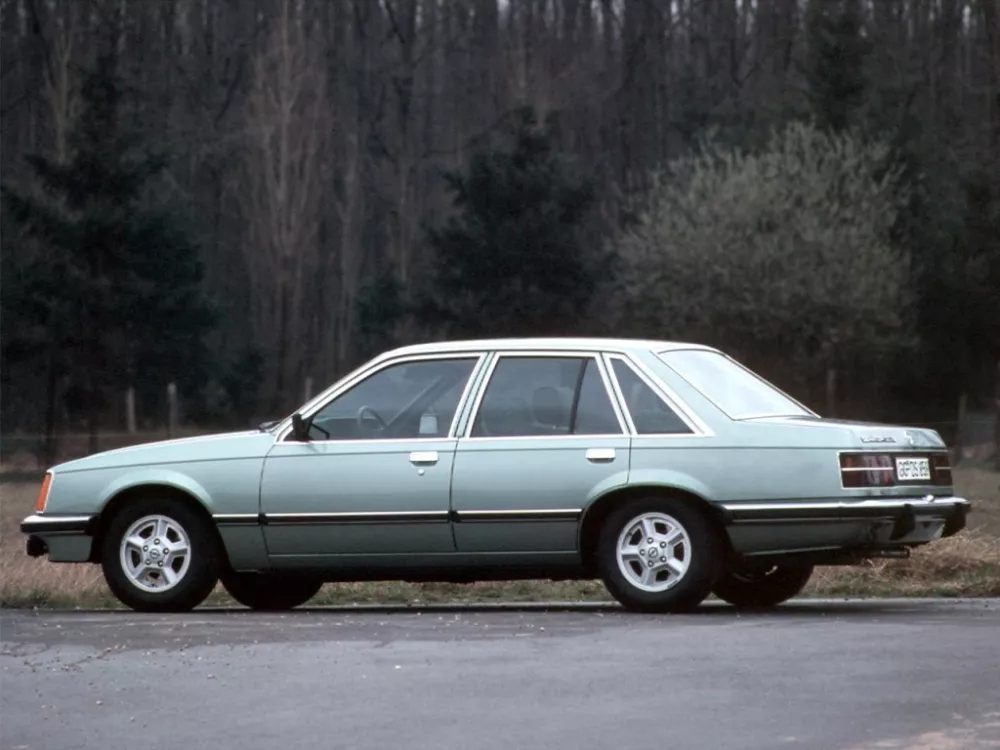 Автомобиль Opel Senator A Седан