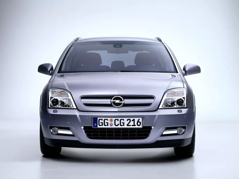 Автомобиль Opel Signum I Хэтчбек (5 дверей)