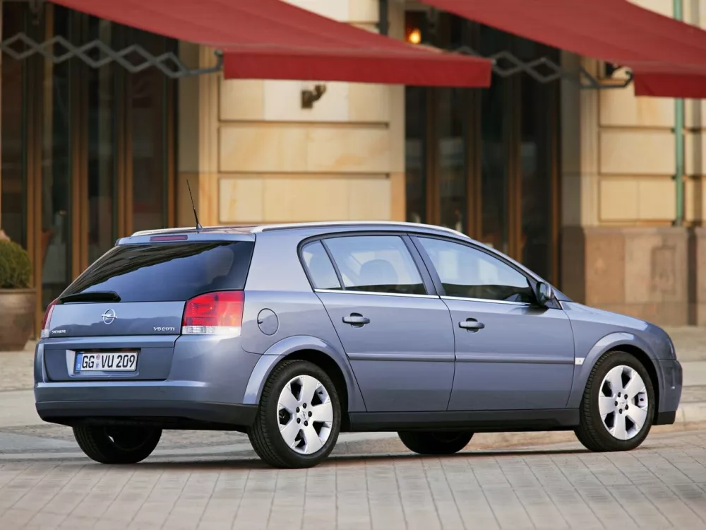 Автомобиль Opel Signum I Хэтчбек (5 дверей)