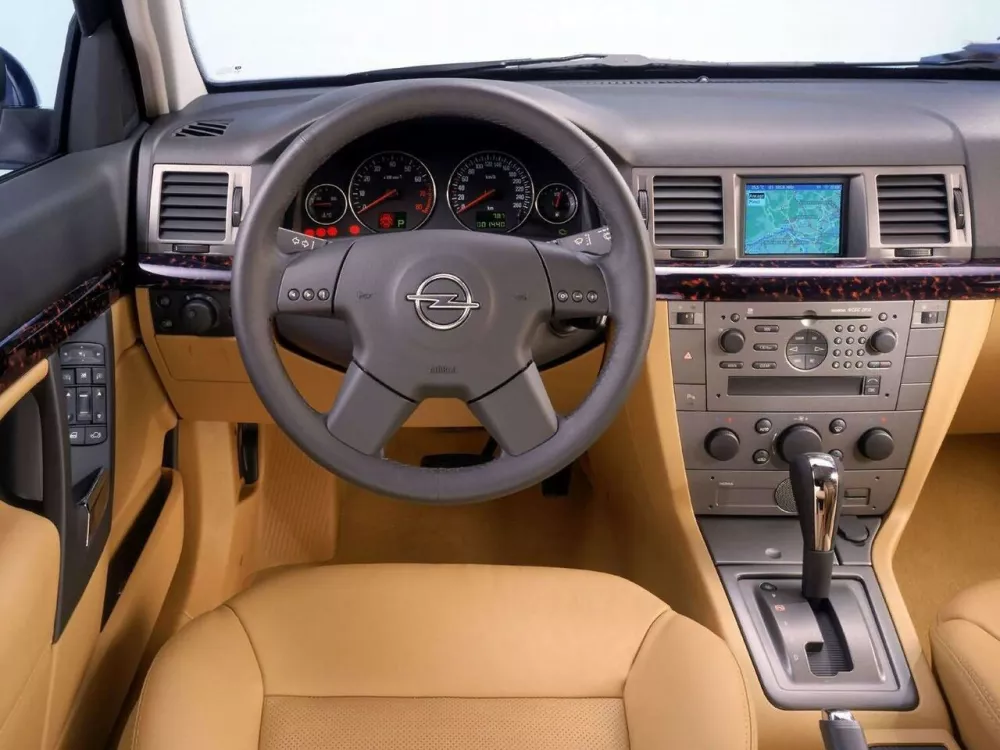 Автомобиль Opel Signum I Хэтчбек (5 дверей)
