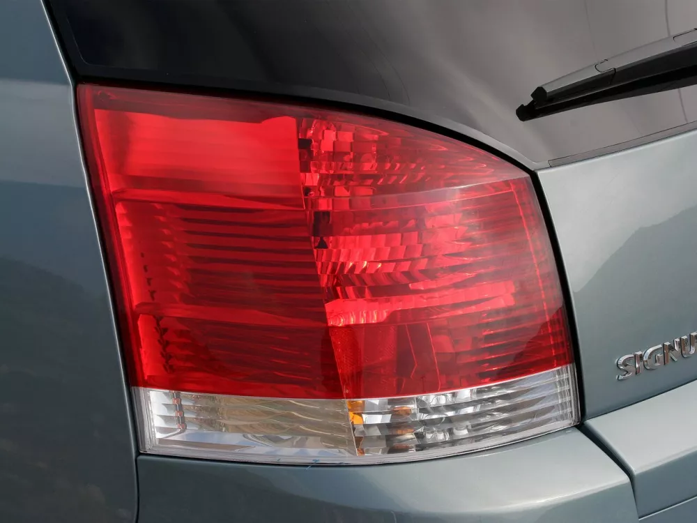 Автомобиль Opel Signum I Рестайлинг Хэтчбек (5 дверей)