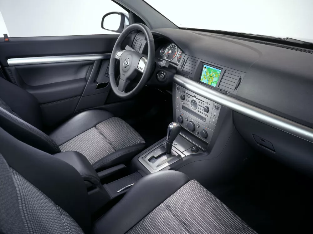 Автомобиль Opel Signum I Хэтчбек (5 дверей)