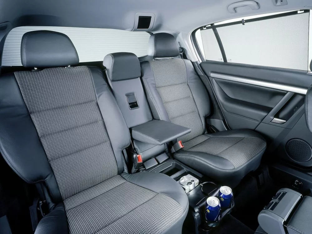 Автомобиль Opel Signum I Хэтчбек (5 дверей)