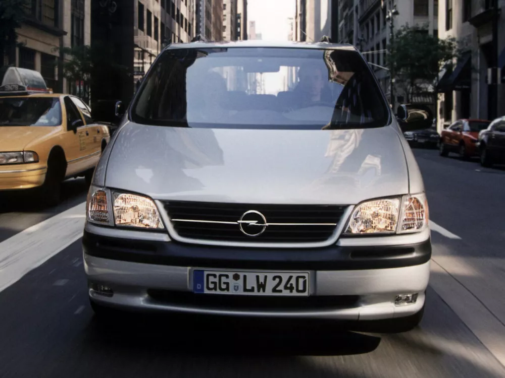 Автомобиль Opel Sintra Минивэн