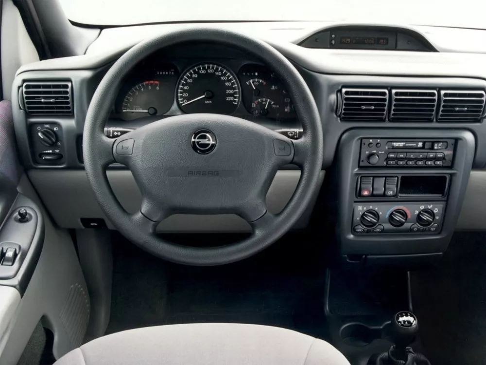 Автомобиль Opel Sintra Минивэн