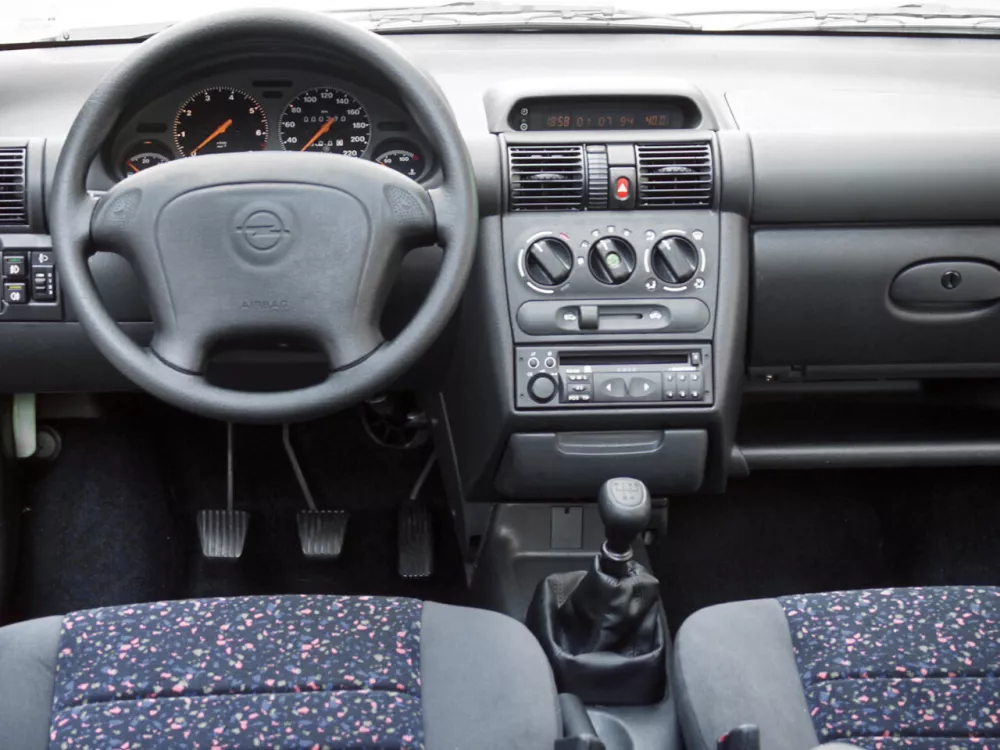 Автомобиль Opel Tigra A Купе