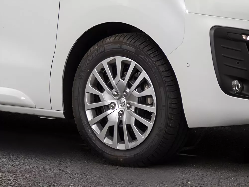 Автомобиль Opel Vivaro C Минивэн