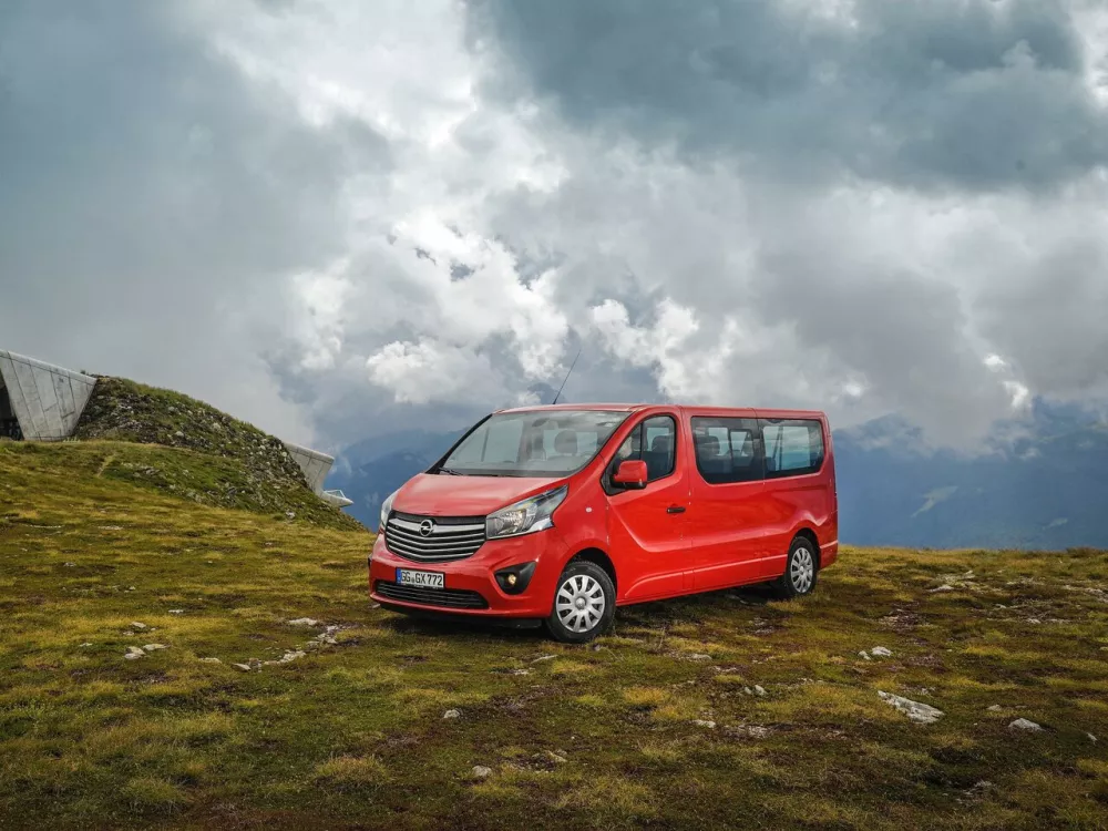 Автомобиль Opel Vivaro B Минивэн Long