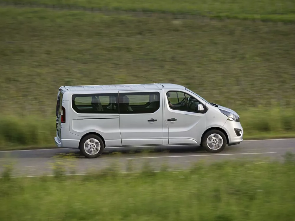 Автомобиль Opel Vivaro B Минивэн Long