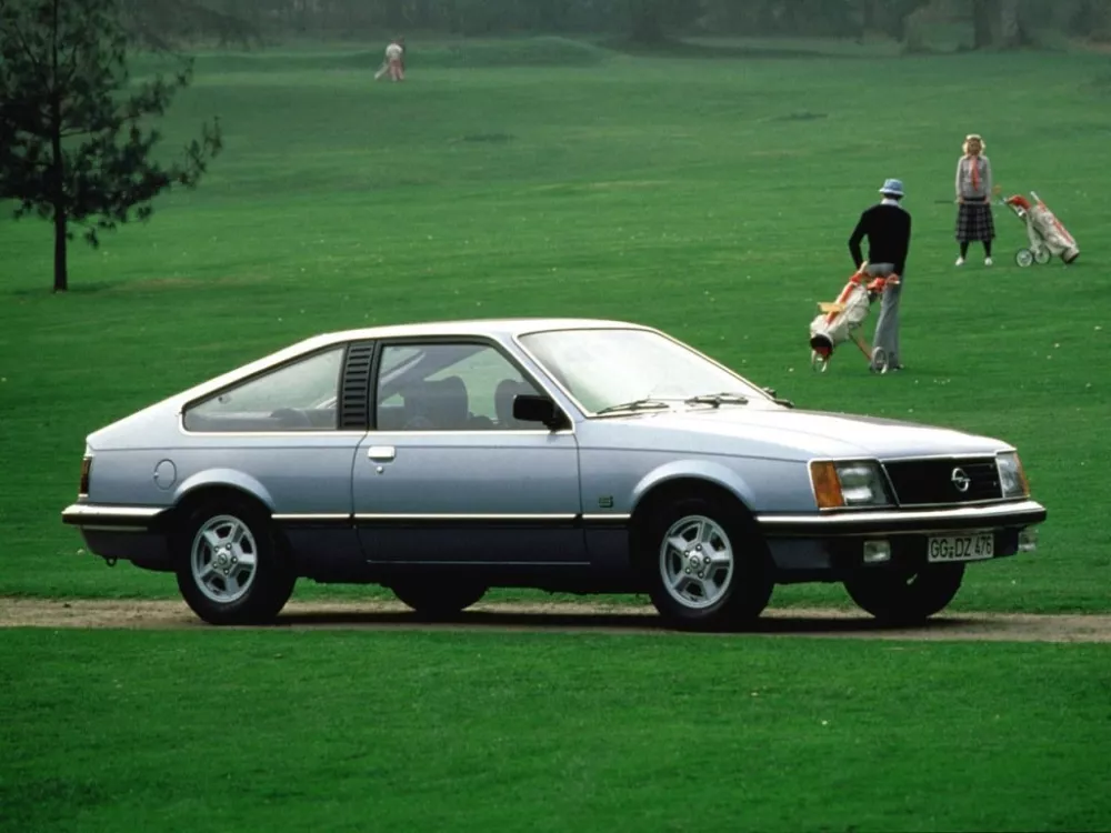 Автомобиль Opel Monza Хэтчбек (3 двери)