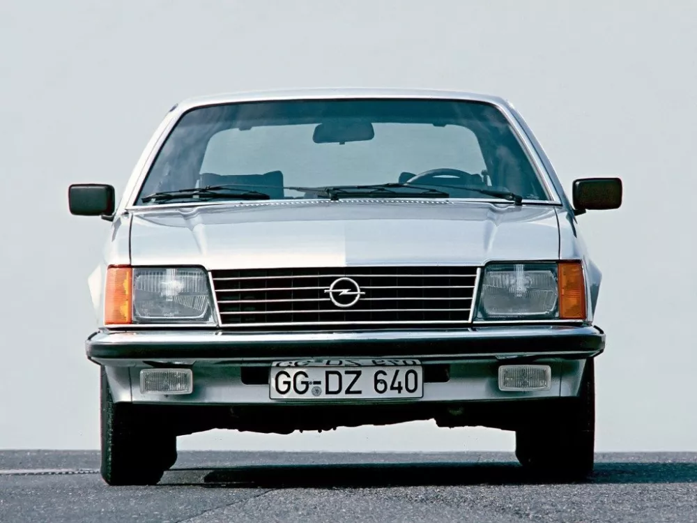 Автомобиль Opel Monza Хэтчбек (3 двери)