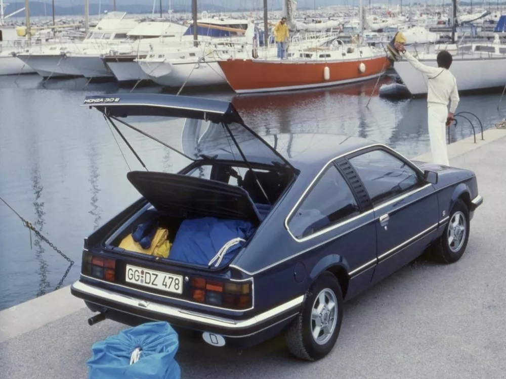 Автомобиль Opel Monza Хэтчбек (3 двери)