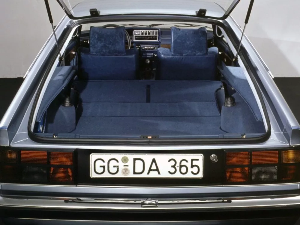Автомобиль Opel Monza Хэтчбек (3 двери)