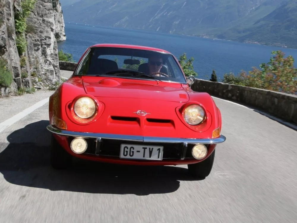 Автомобиль Opel GT I Купе