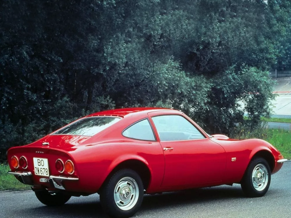 Автомобиль Opel GT I Купе