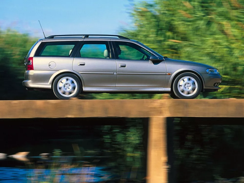 Автомобиль Opel Vectra B Рестайлинг Универсал (5 дверей)