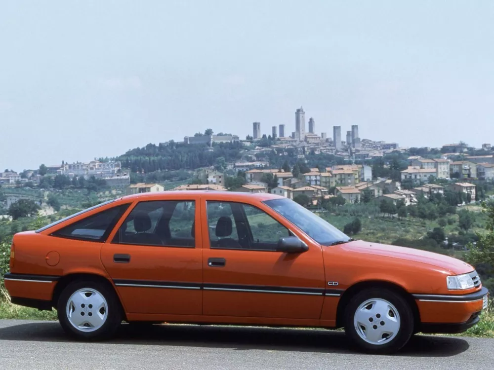 Автомобиль Opel Vectra A Лифтбек