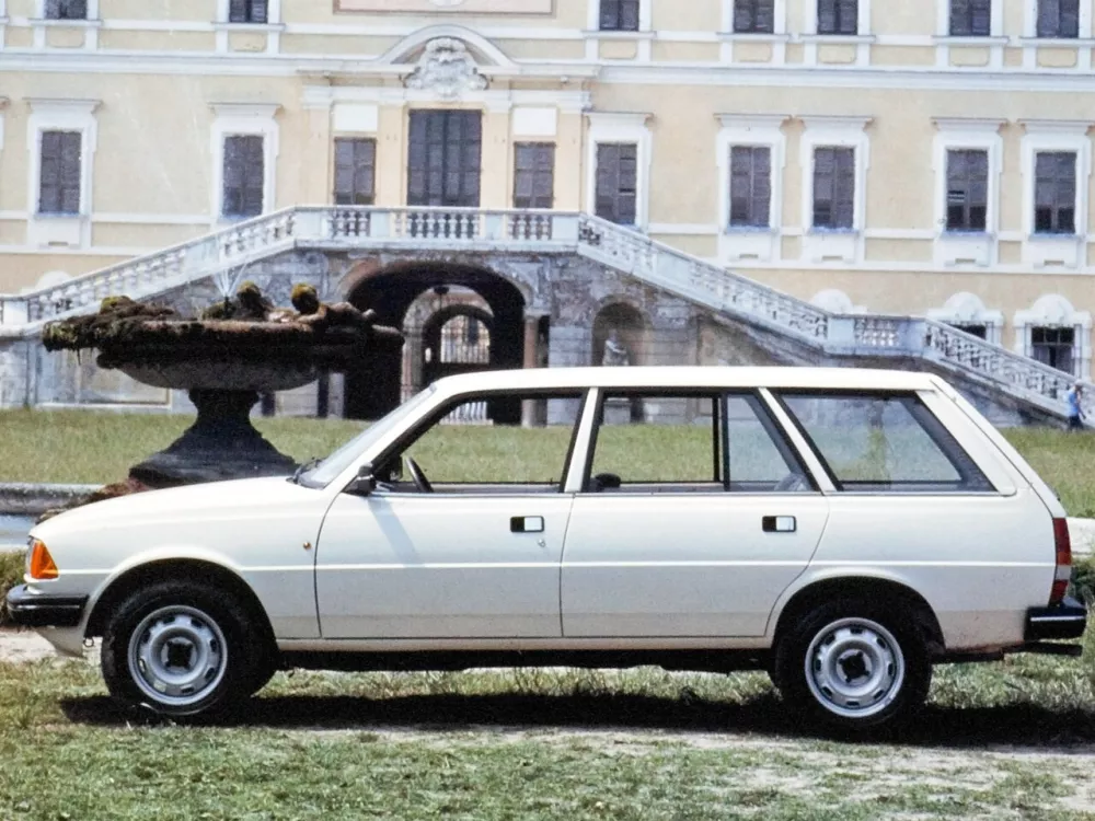 Автомобиль Peugeot 305 Универсал (5 дверей)