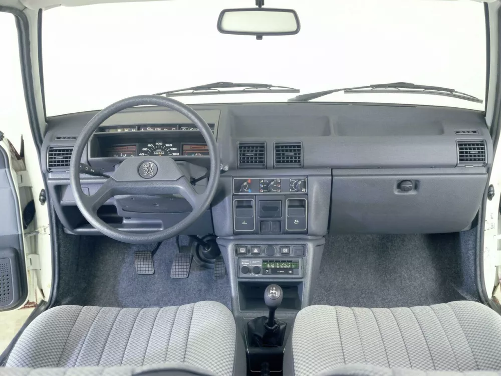Автомобиль Peugeot 305 Универсал (5 дверей)