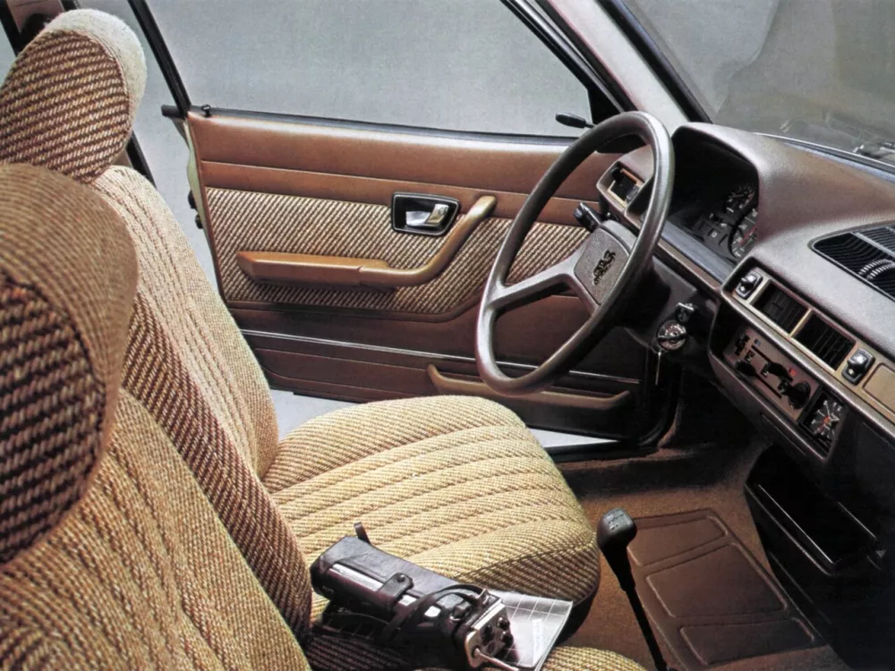 Автомобиль Peugeot 305 Универсал (5 дверей)