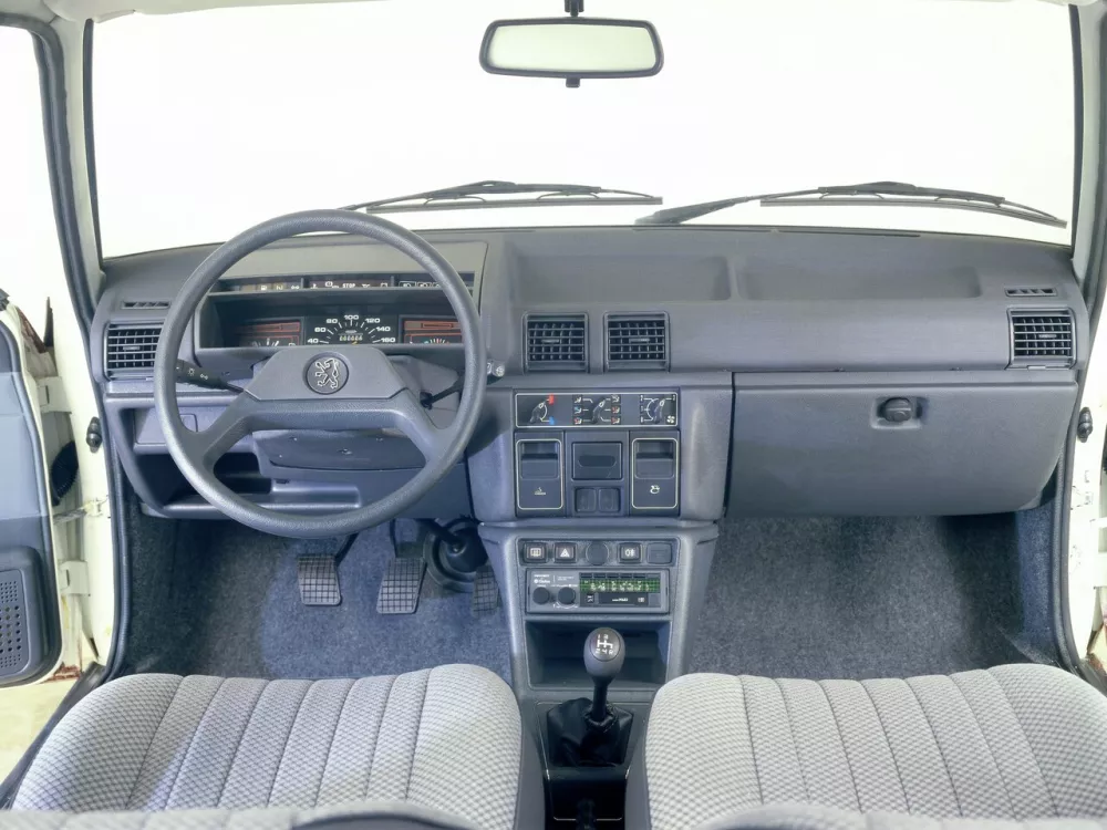Автомобиль Peugeot 305 Седан