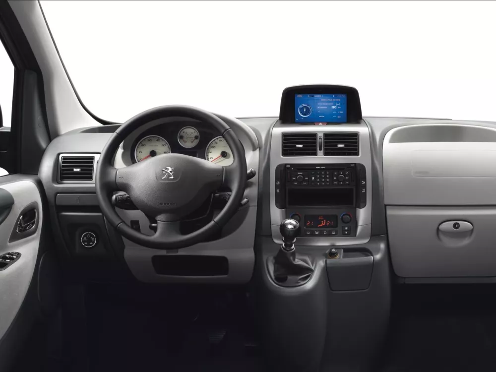 Автомобиль Peugeot Expert II Рестайлинг Минивэн