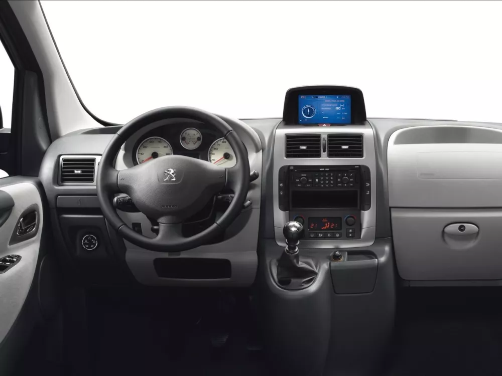 Автомобиль Peugeot Expert II Рестайлинг Минивэн Long