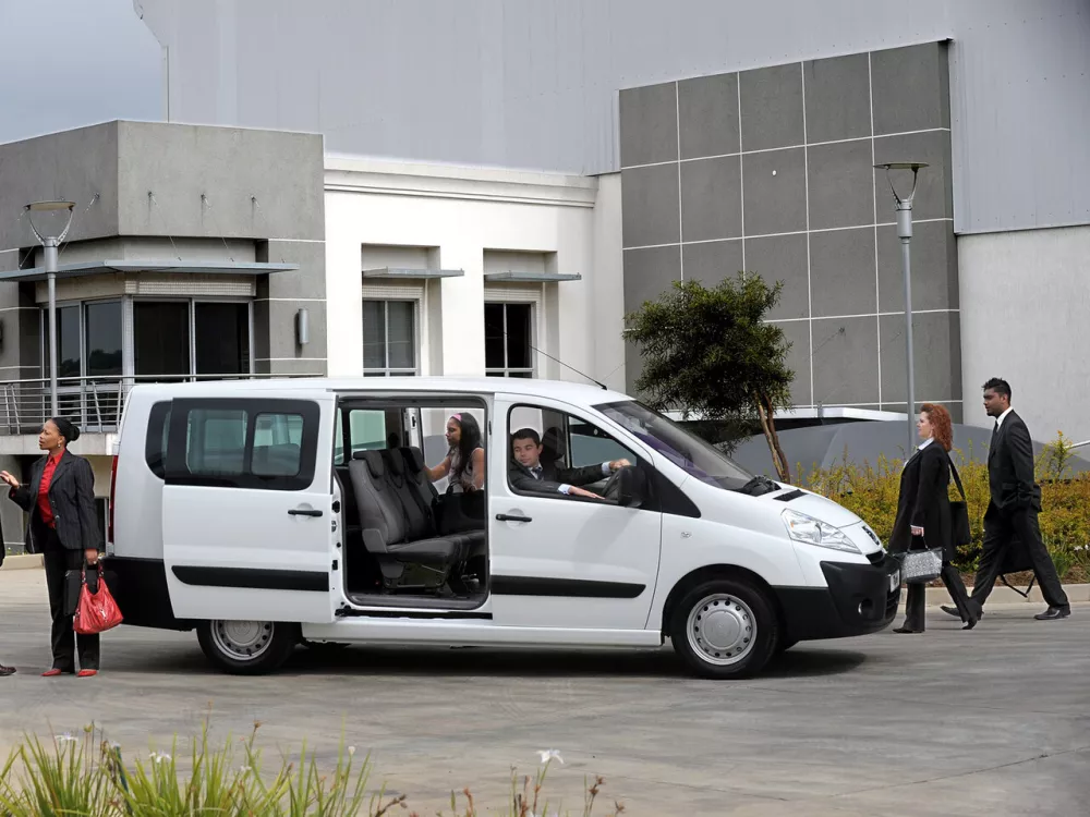 Автомобиль Peugeot Expert II Минивэн